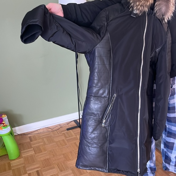 Danier leather and down winter/ fall jacket with fur trim mint condition black - Picture 5 of 6